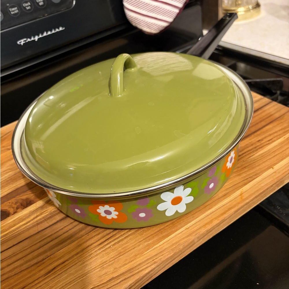 Vintage floral pot with lid